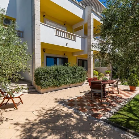 Apartment 2778b Duce